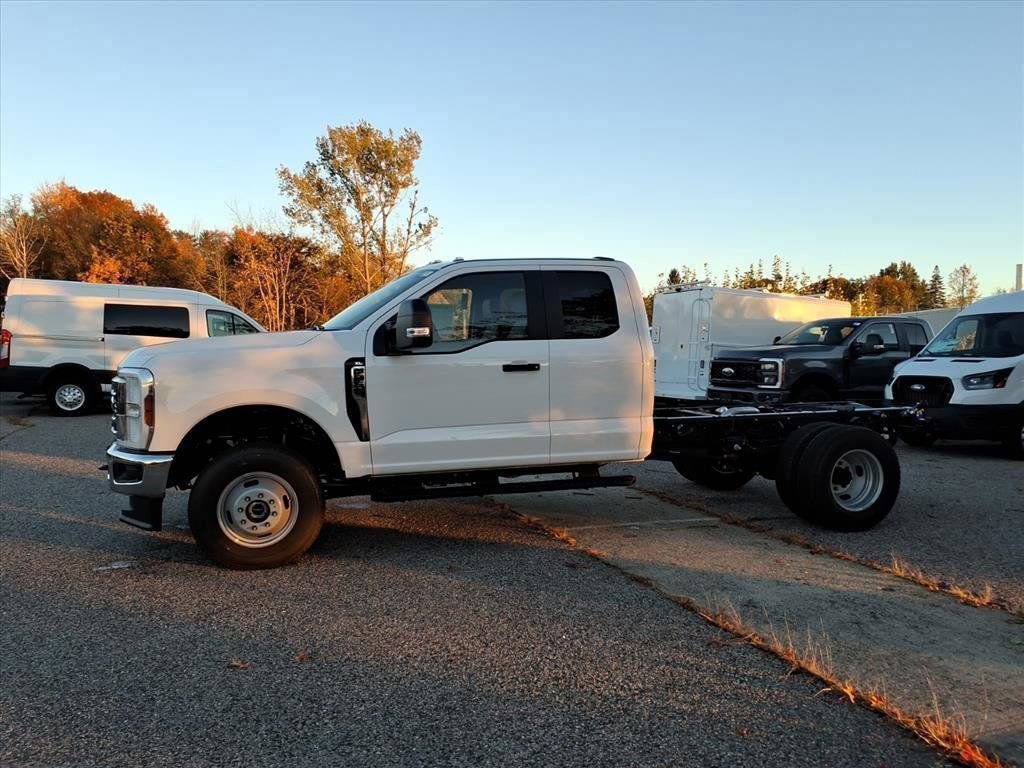 New 2026 Ford F350 XL w/ XL Chrome Package image 4