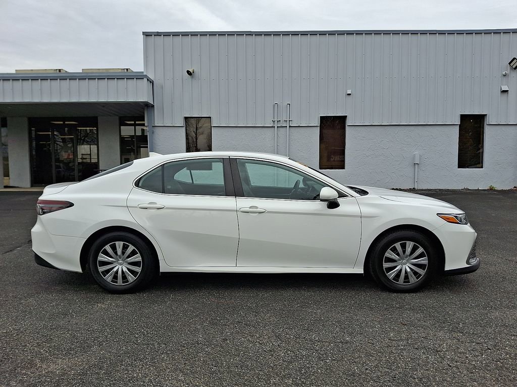 Used 2022 Toyota Camry LE image 7