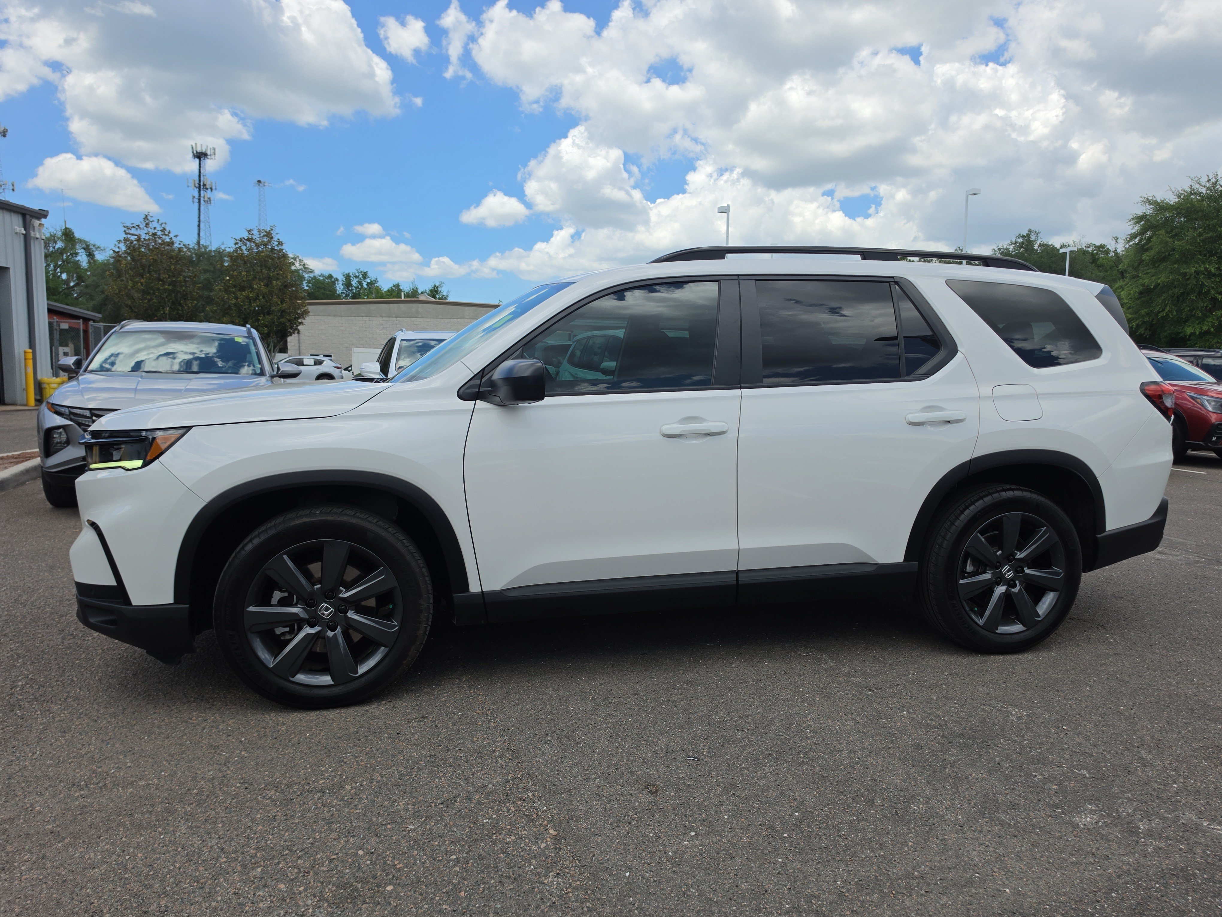 Used 2025 Honda Pilot Sport image 5