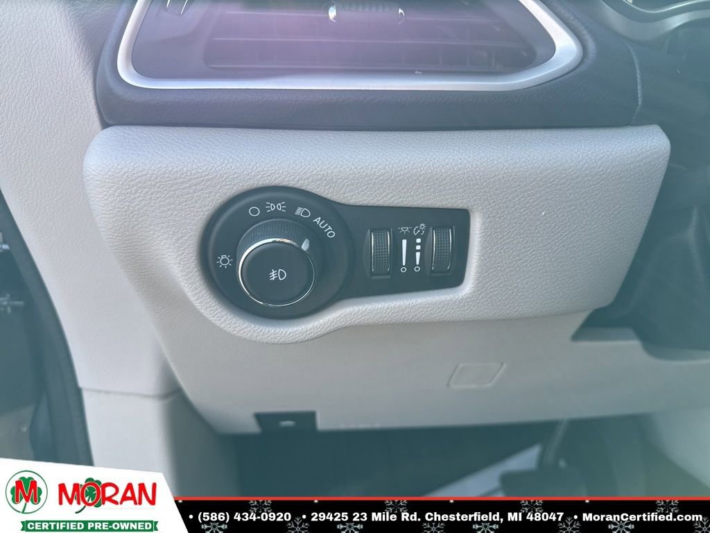 Used 2017 Chrysler Pacifica Touring Plus w/ Tire & Wheel Group image 16