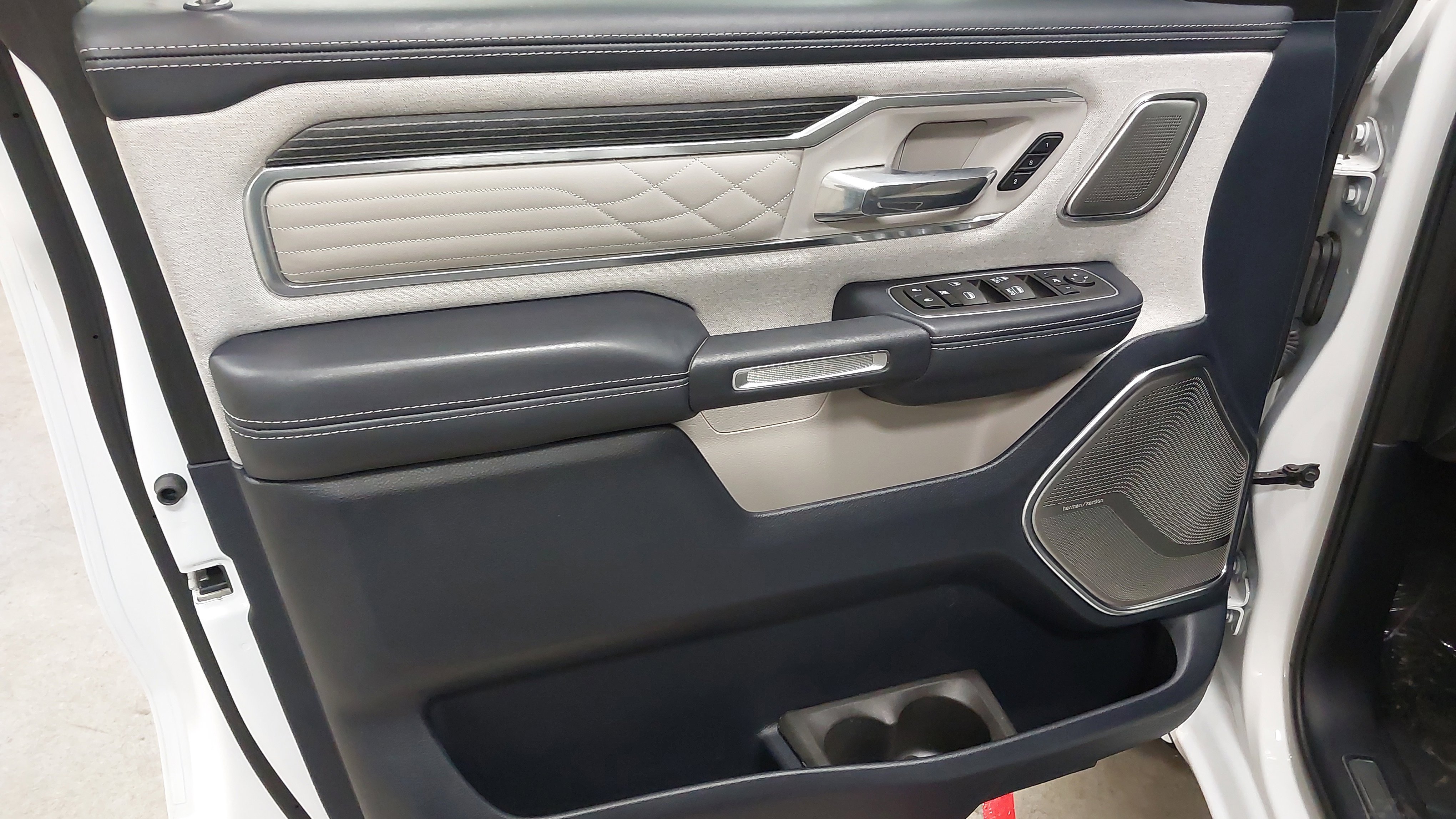 Used 2023 RAM 1500 Limited image 24