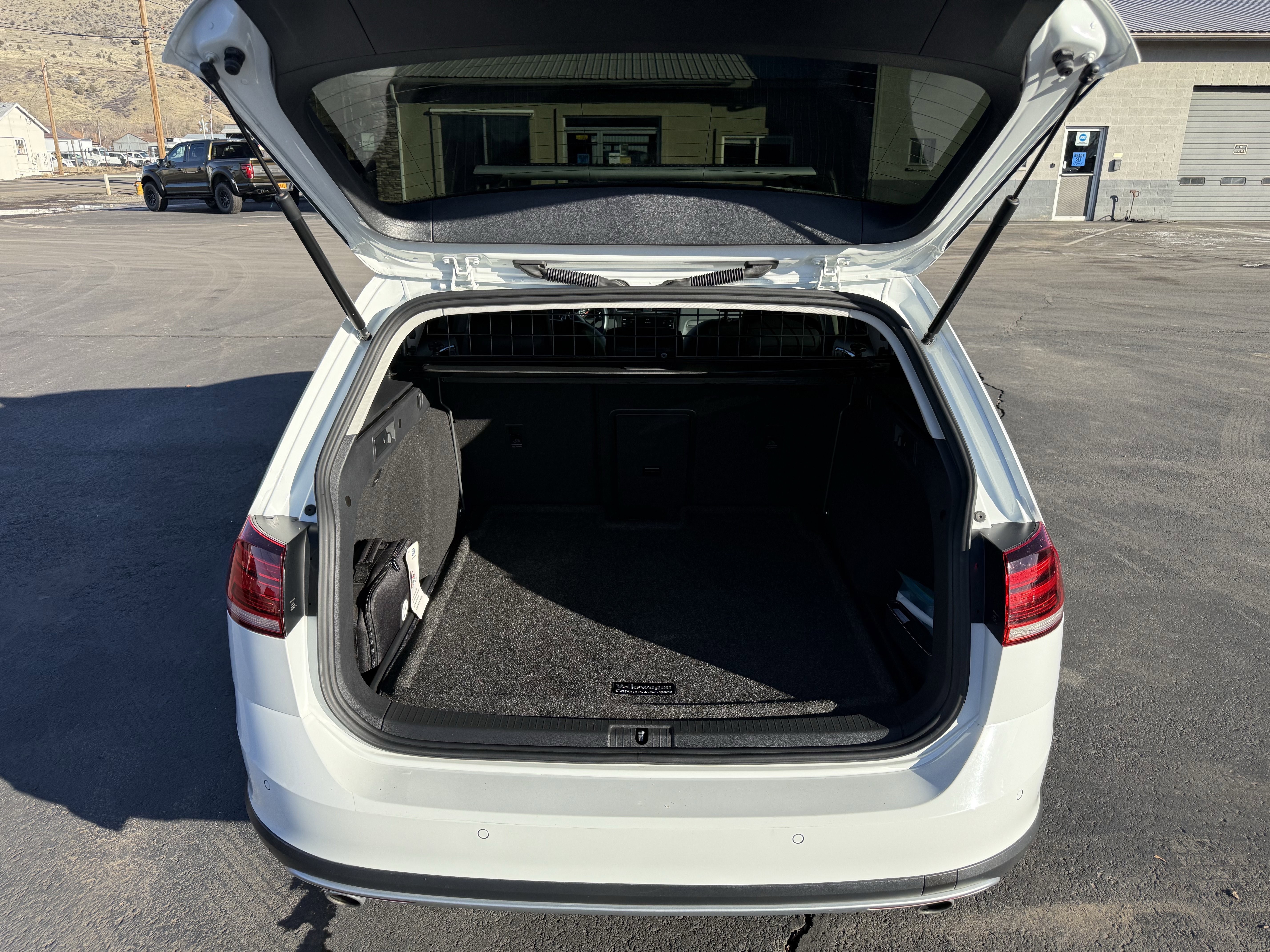 Used 2018 Volkswagen Golf Alltrack SEL image 6