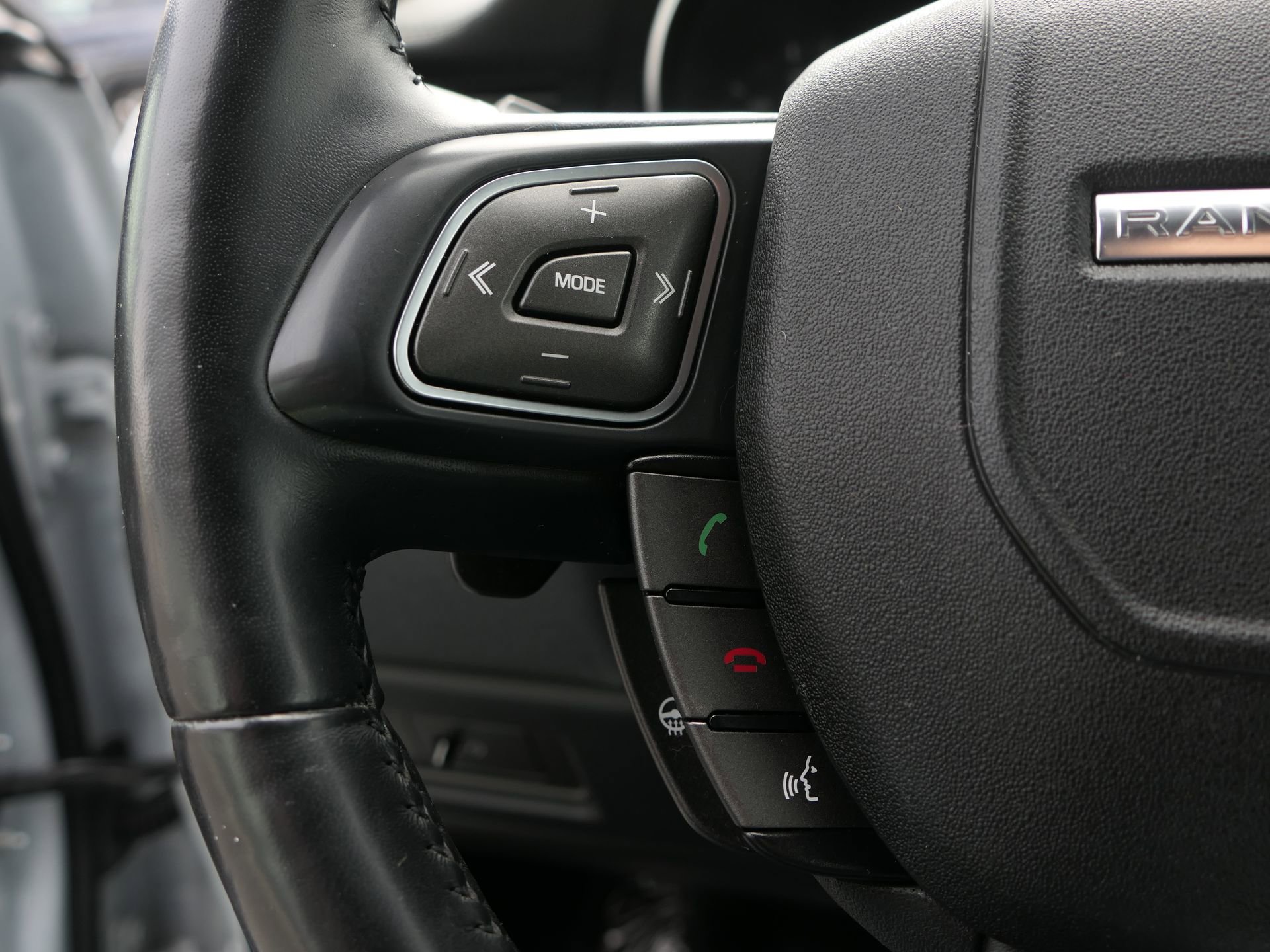 Used 2018 Land Rover Range Rover Evoque Landmark Edition image 15