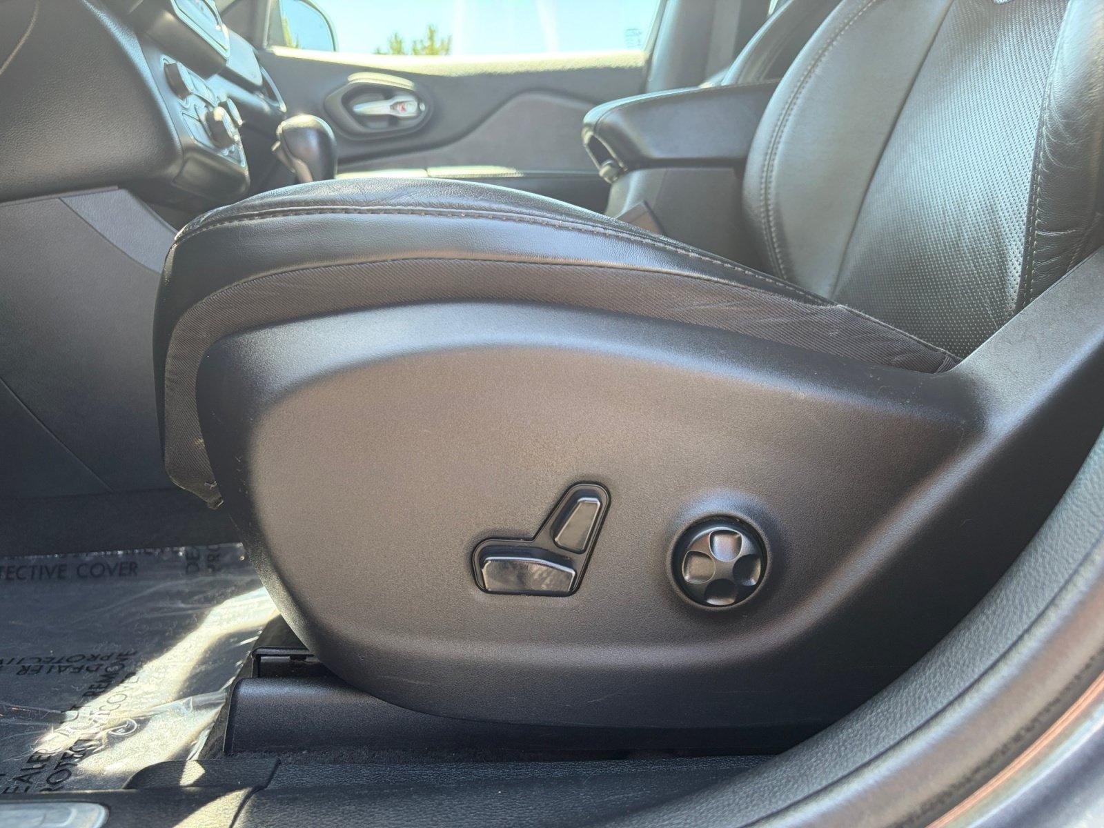Used 2020 Jeep Cherokee Limited FWD image 15
