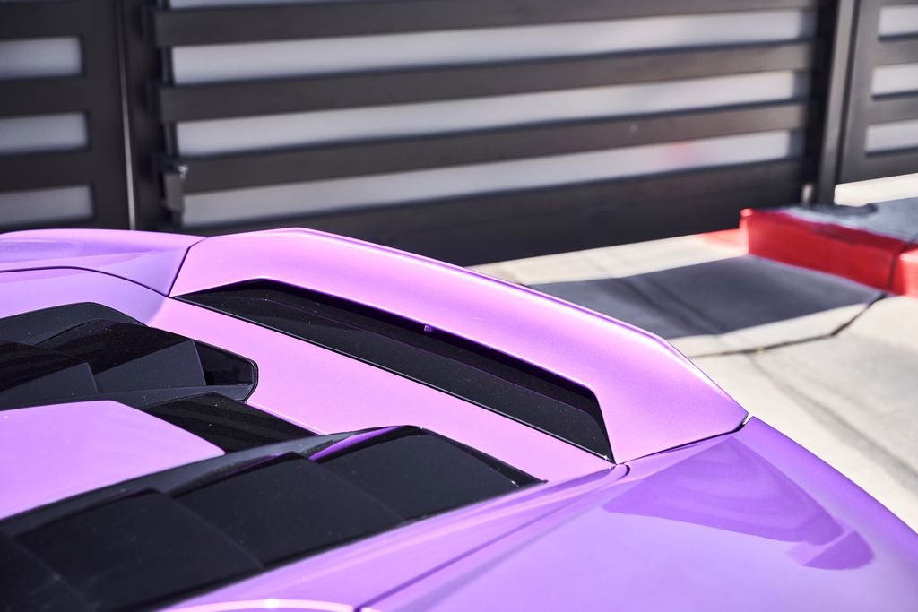 Used 2024 Lamborghini Huracan EVO image 11