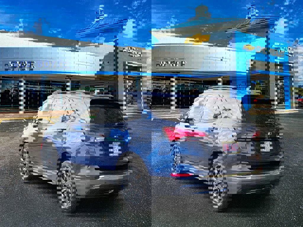 Used 2022 Chevrolet Equinox RS w/ RS Leather Package image 7