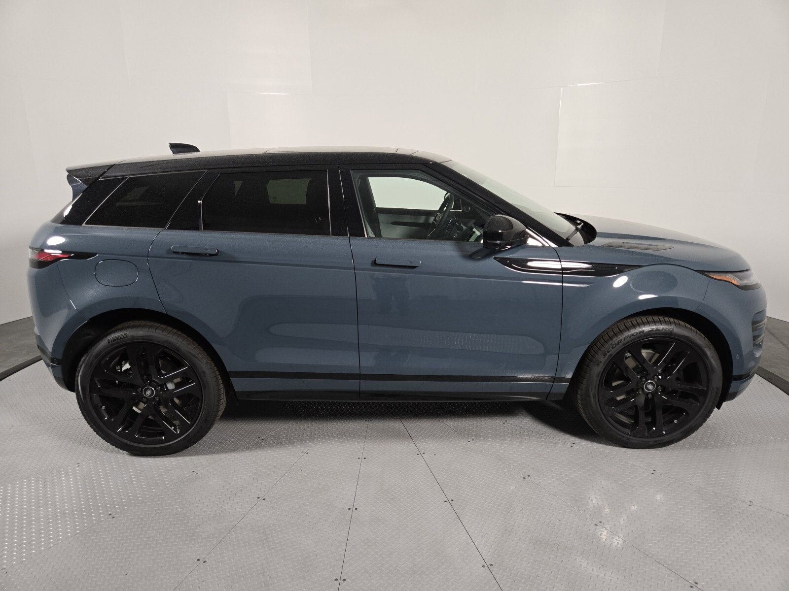 New 2026 Land Rover Range Rover Evoque Dynamic SE image 16