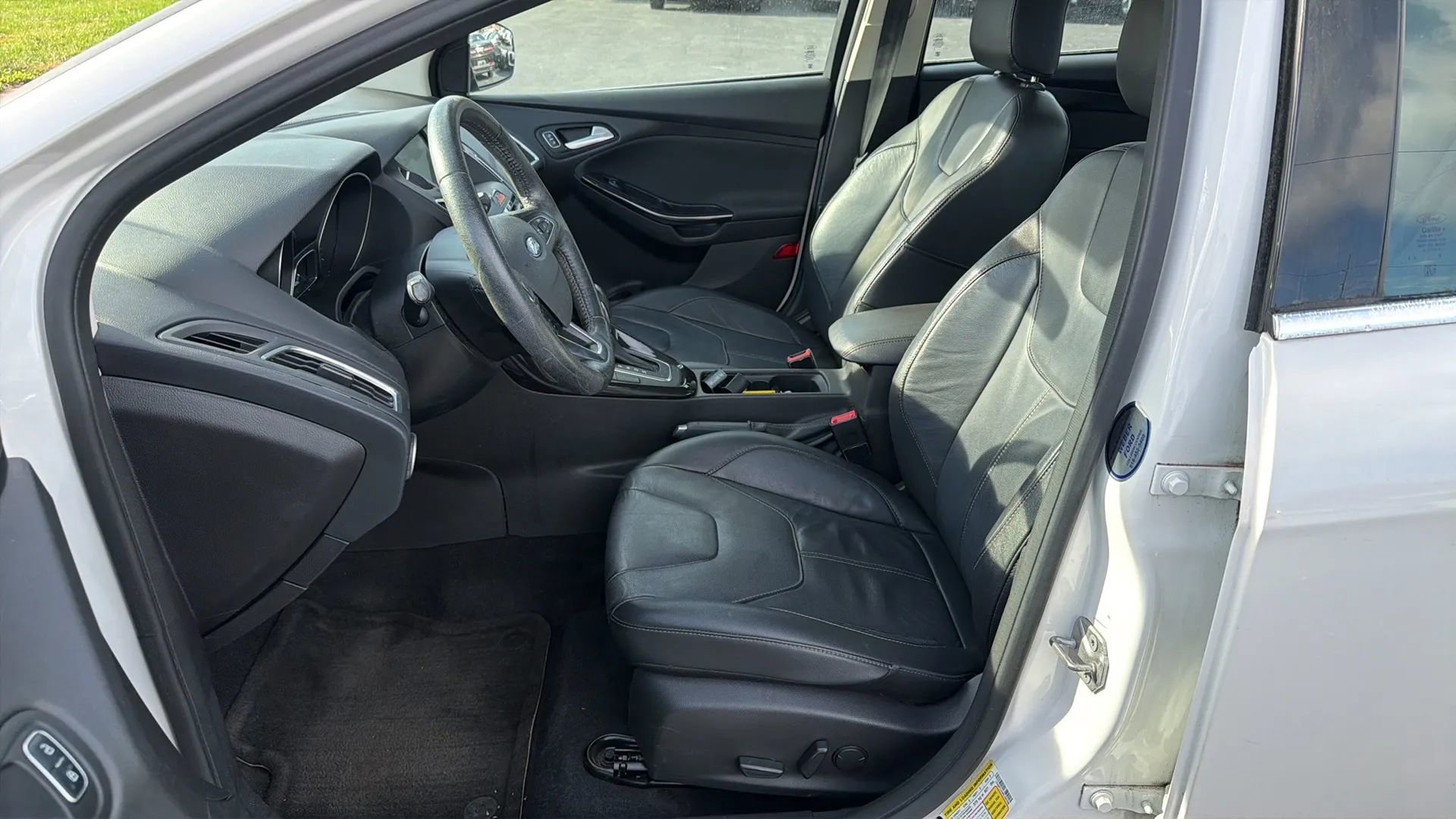 Used 2017 Ford Focus Titanium image 10