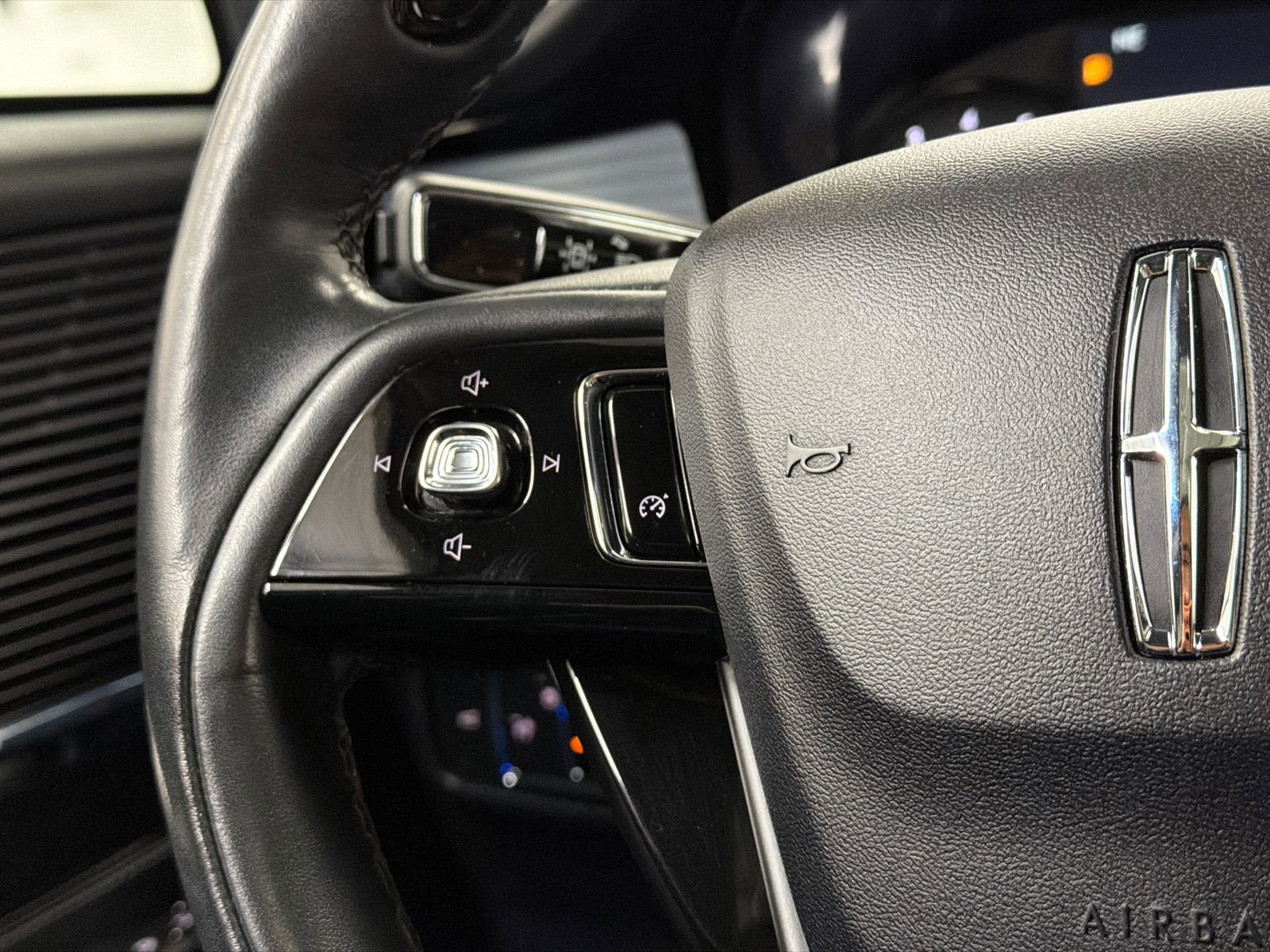 Used 2022 Lincoln Corsair AWD w/ Premium Package image 24