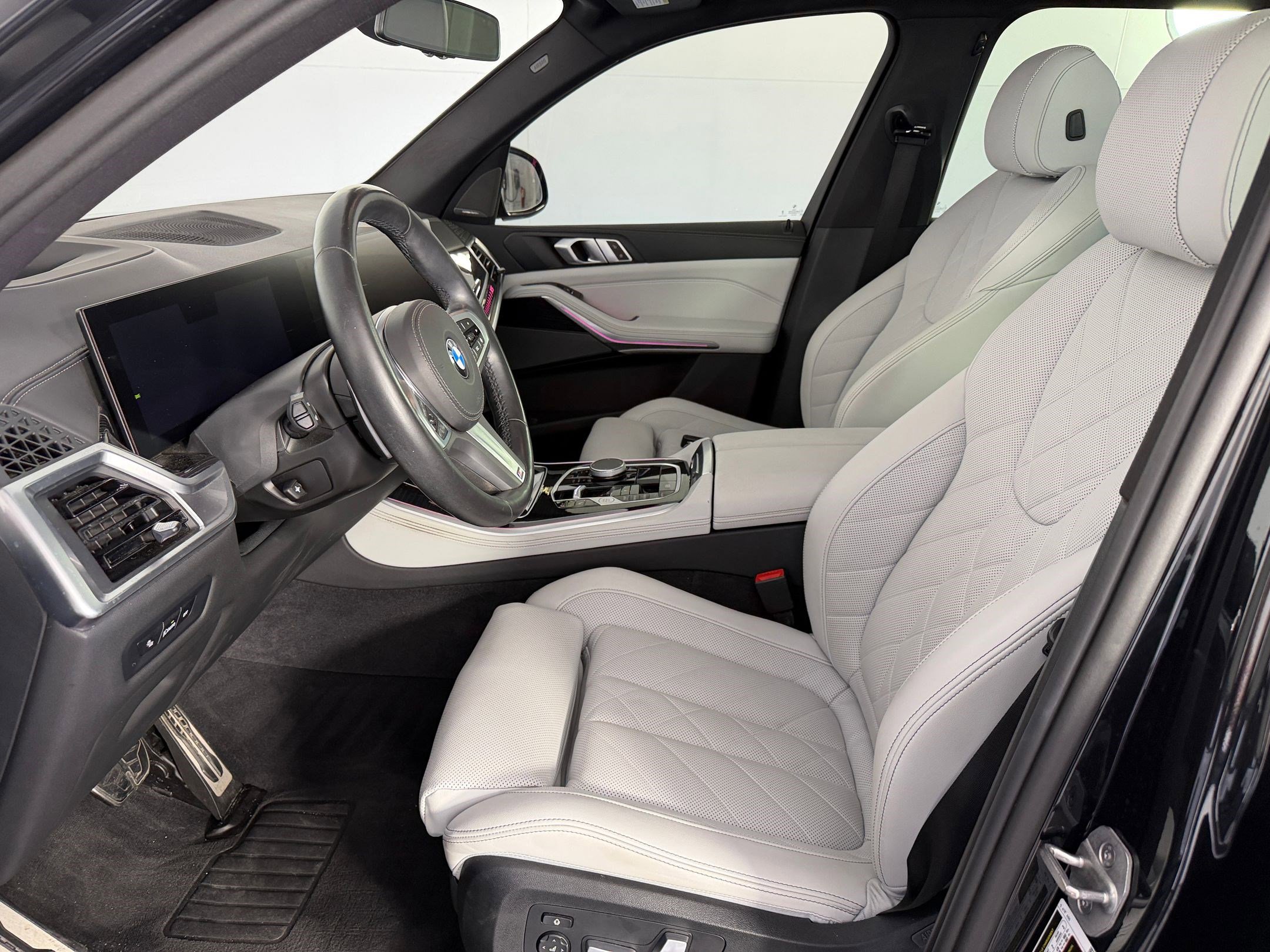 Used 2024 BMW X5 sDrive40i w/ M Sport Package RWD image 5