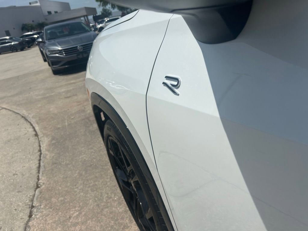 New 2026 Volkswagen Tiguan SE R-Line FWD image 29