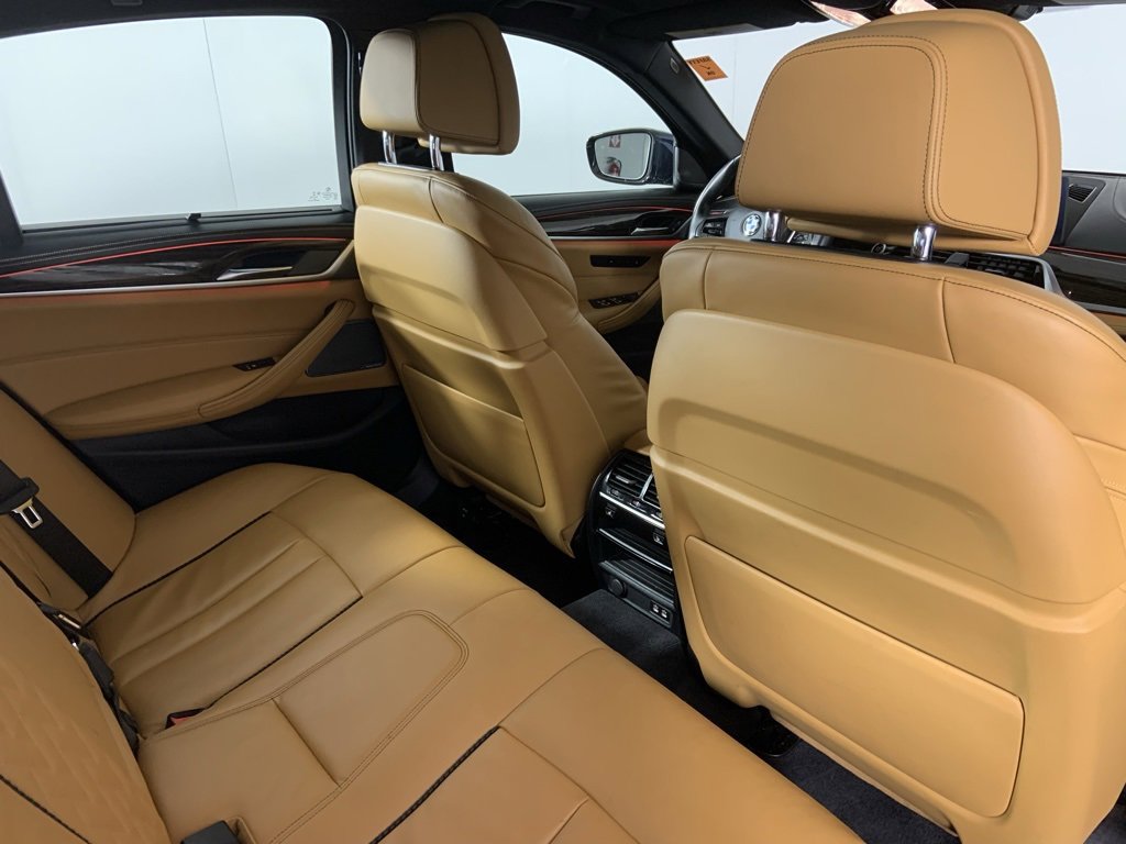 Used 2020 BMW 530e xDrive w/ Executive Package image 27