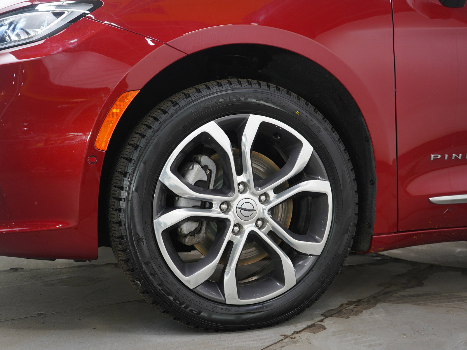 Used 2025 Chrysler Pacifica Pinnacle w/ Trailer Tow Group image 33