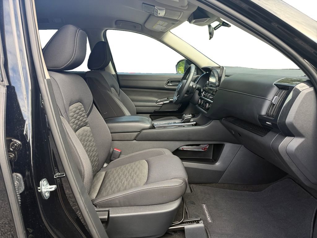 Used 2023 Nissan Pathfinder SV w/ Black Appearance Package image 15