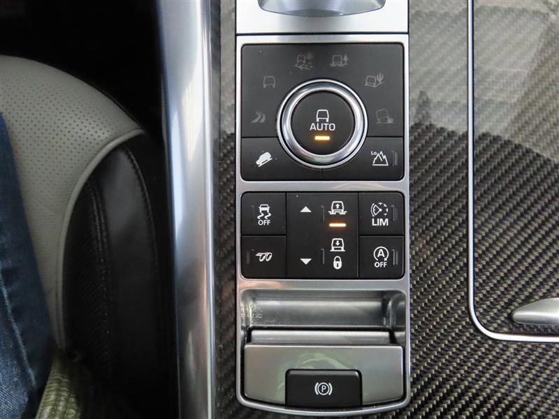 Used 2017 Land Rover Range Rover Sport SVR image 32