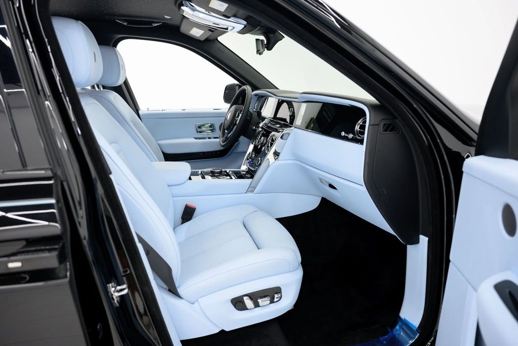 Used 2025 Rolls-Royce Cullinan image 49