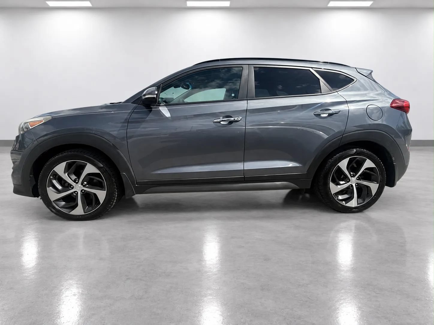 Used 2016 Hyundai Tucson Limited w/ Option Group 03 AWD/4WD image 8