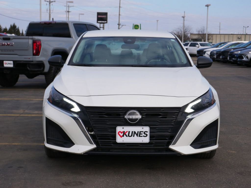 Used 2024 Nissan Altima 2.5 SV image 2