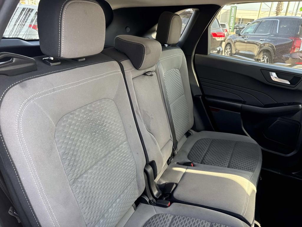 Used 2021 Ford Escape SE image 9