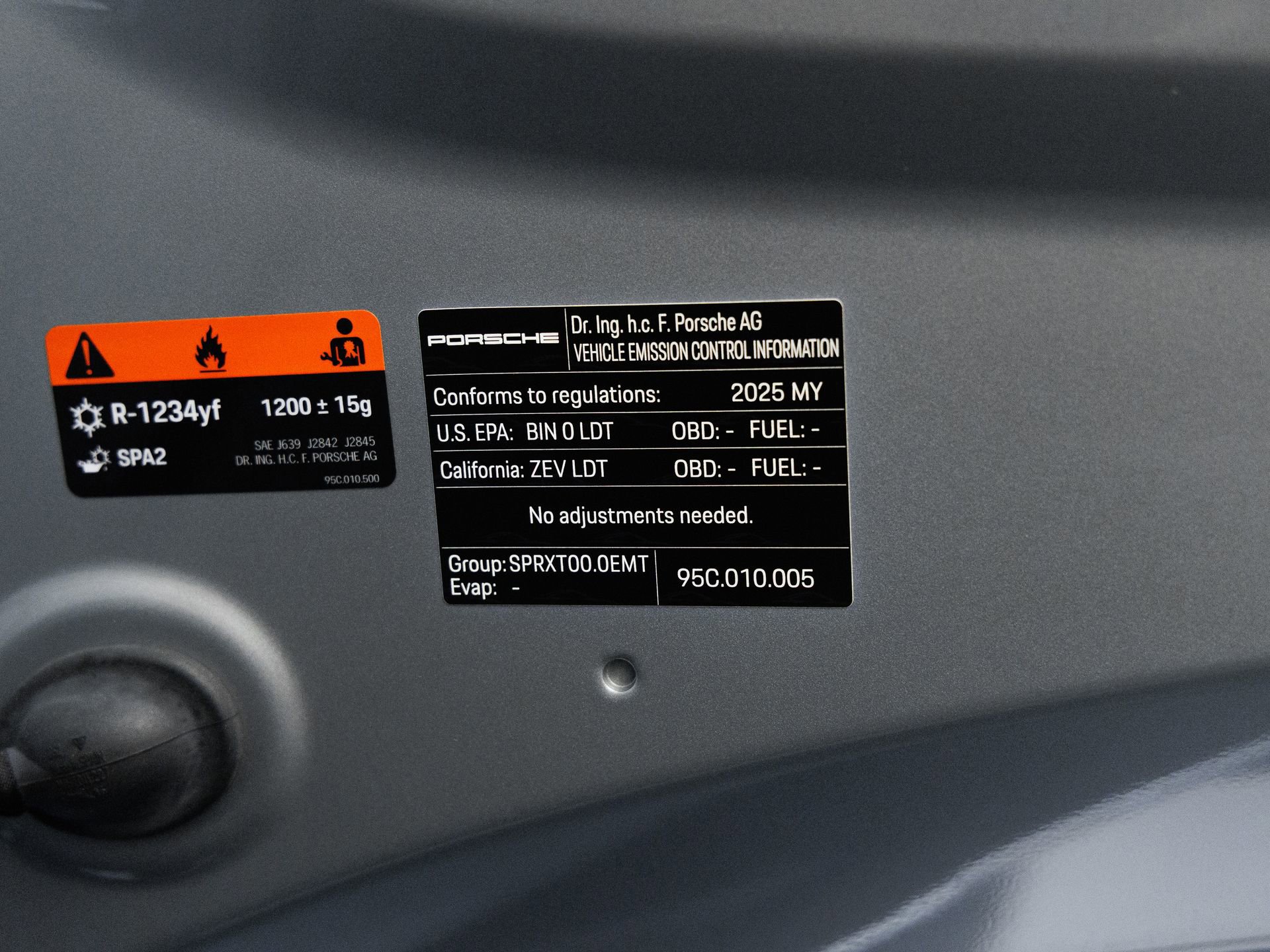 Certified 2025 Porsche Macan 4S Electric AWD/4WD image 43