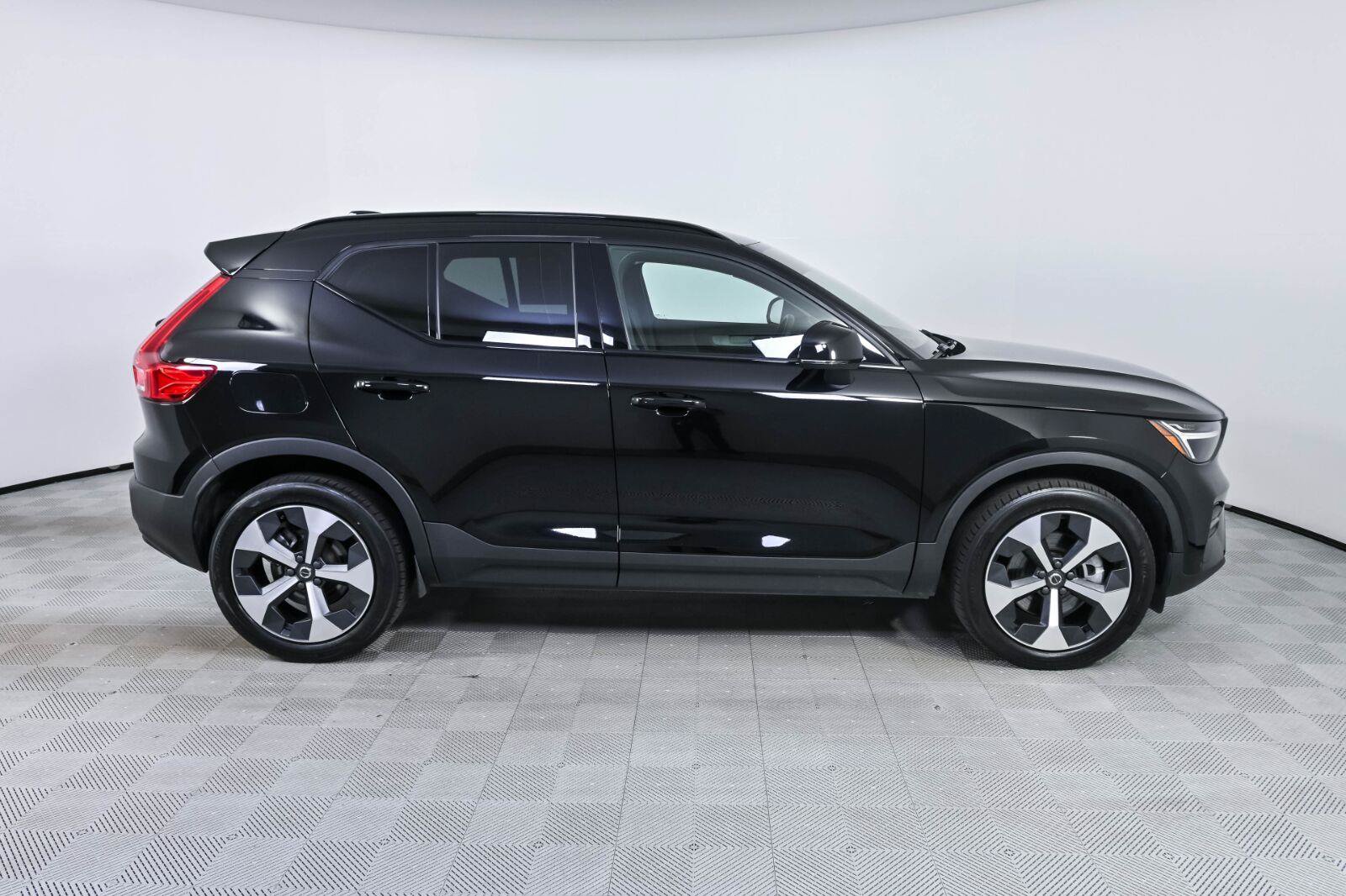 Used 2024 Volvo XC40 B5 Core w/ Protection Package Premier AWD/4WD image 25
