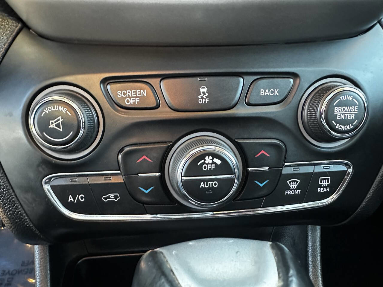 Used 2014 Jeep Cherokee Limited w/ Technology Group image 29