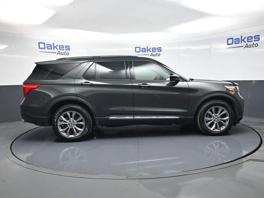 Used 2023 Ford Explorer Limited AWD/4WD image 9