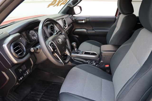 Used 2022 Toyota Tacoma TRD Off-Road AWD/4WD image 11