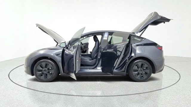 Used 2025 Tesla Model Y Long Range RWD image 15