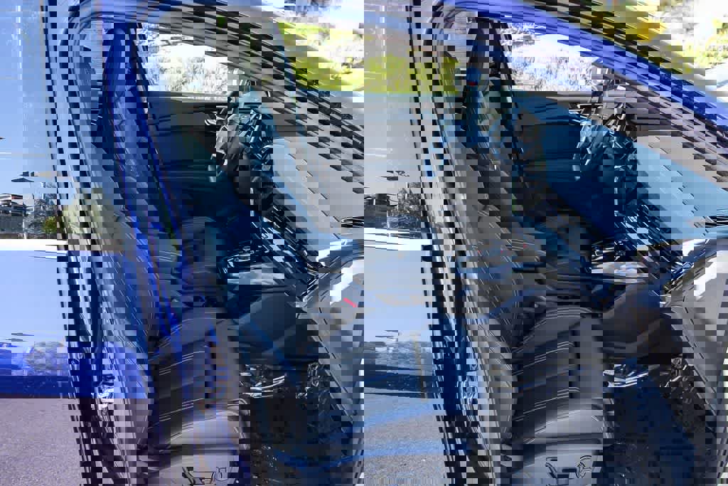 Used 2025 Audi Q4 e-tron Premium Plus w/ Premium Plus AWD/4WD image 16