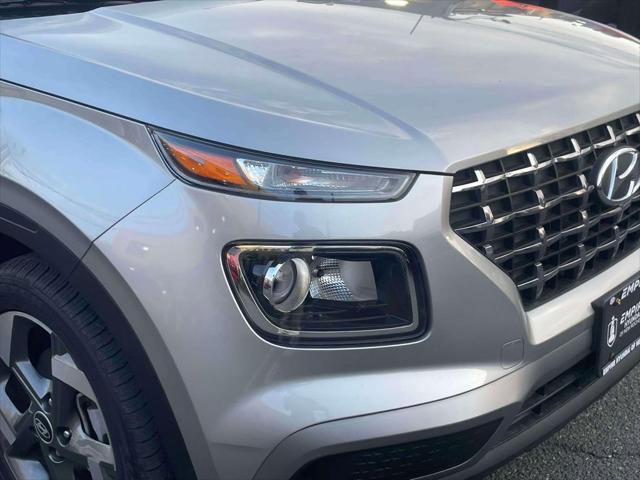 Certified 2024 Hyundai Venue SEL FWD image 8