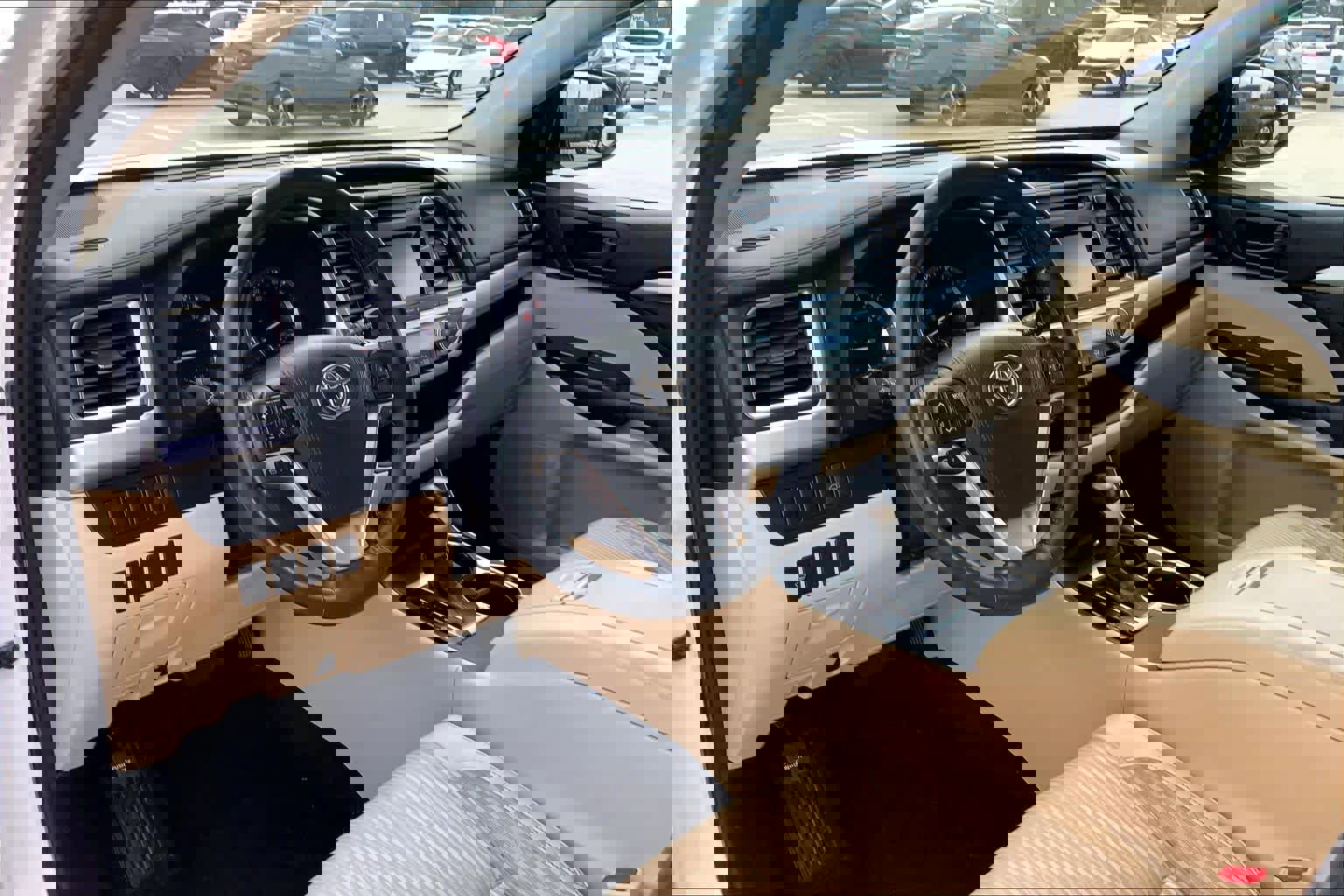 Used 2015 Toyota Highlander LE image 16