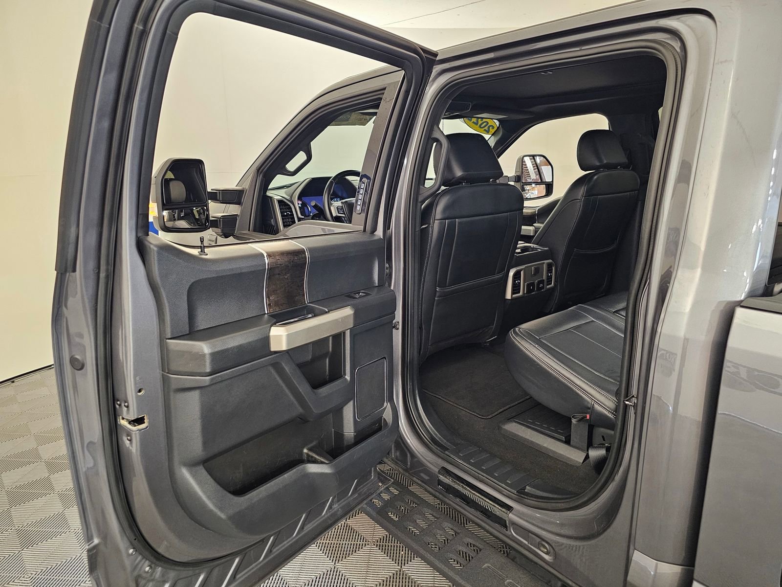 Used 2022 Ford F250 Lariat w/ Tremor Off-Road Package image 36