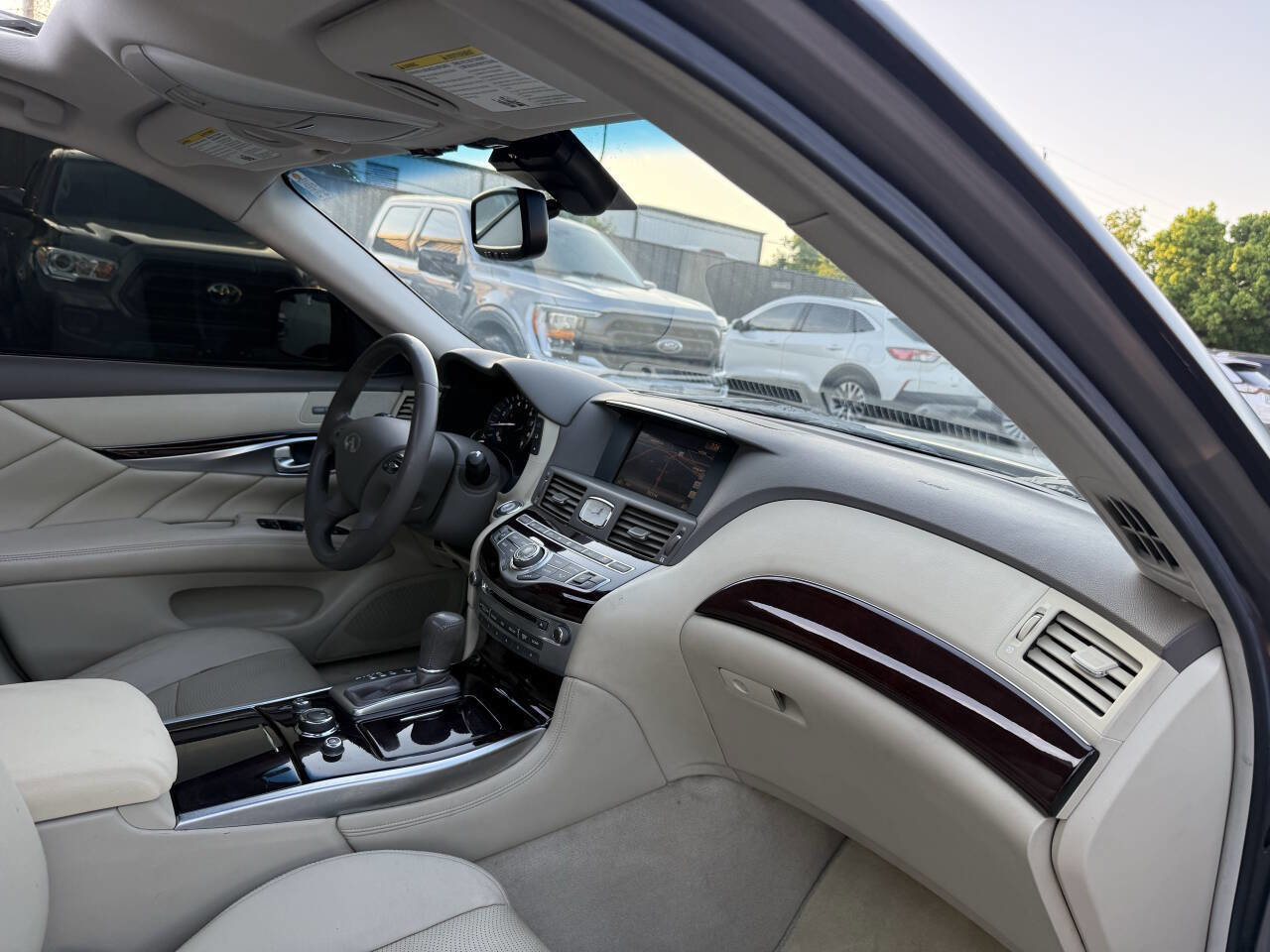 Used 2012 INFINITI M37 w/ Premium Pkg RWD image 9
