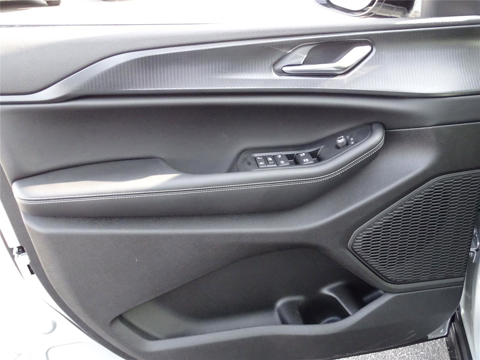 Used 2025 Jeep Grand Cherokee L Altitude image 23