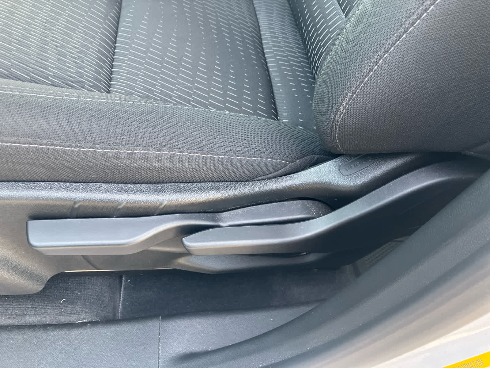 Used 2025 Chevrolet Equinox LT w/ Safety and Technology Package FWD image 11