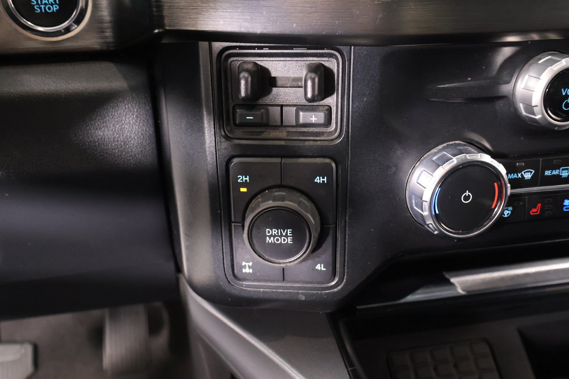 Used 2024 Ford F250 Lariat w/ Lariat Ultimate Package AWD/4WD image 8