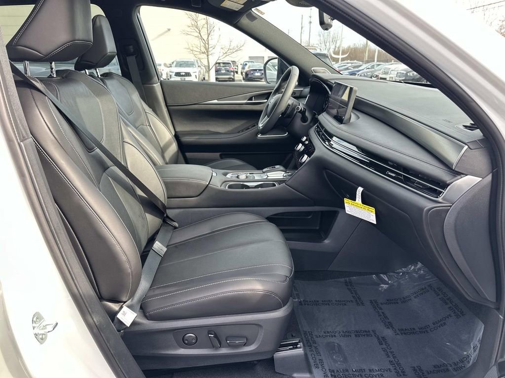 Certified 2025 INFINITI QX60 Luxe w/ Black Edition image 38
