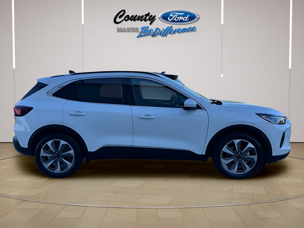 Used 2025 Ford Escape Platinum w/ Premium Technology Package FWD image 8