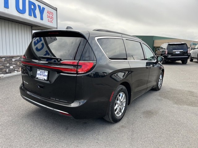 Used 2022 Chrysler Pacifica Touring image 11