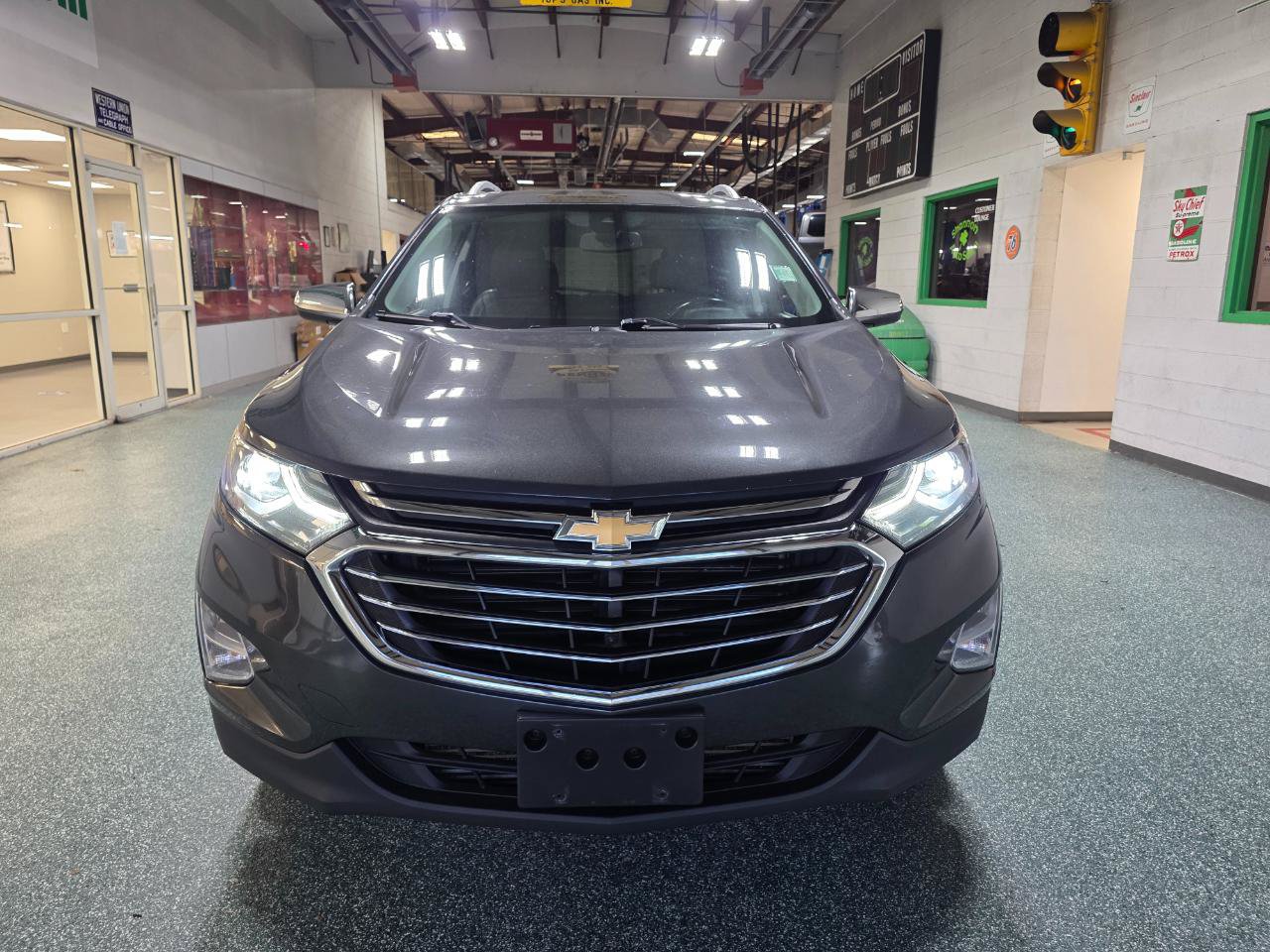 Used 2018 Chevrolet Equinox Premier AWD/4WD image 3