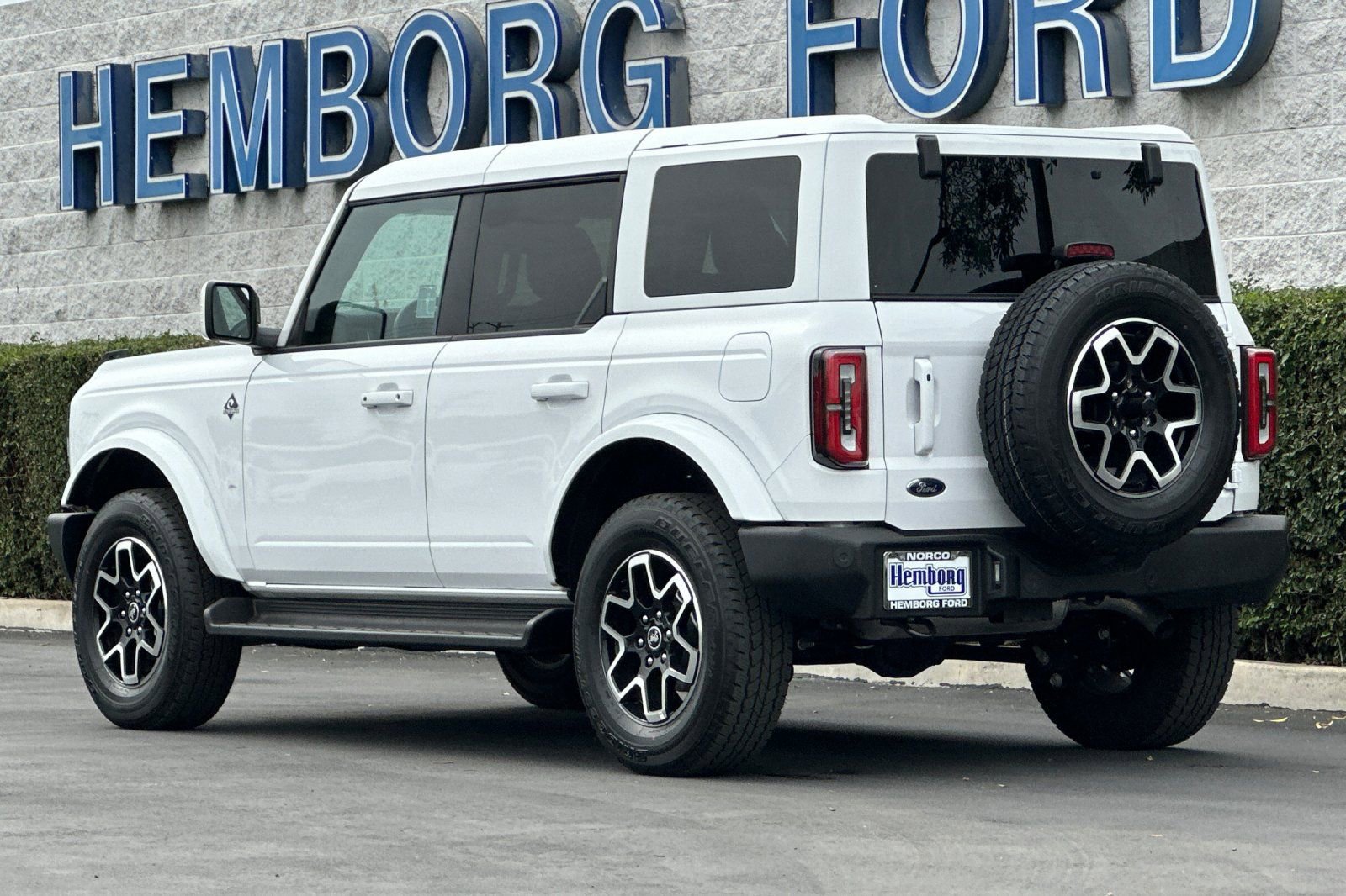 Used 2025 Ford Bronco Outer Banks image 6