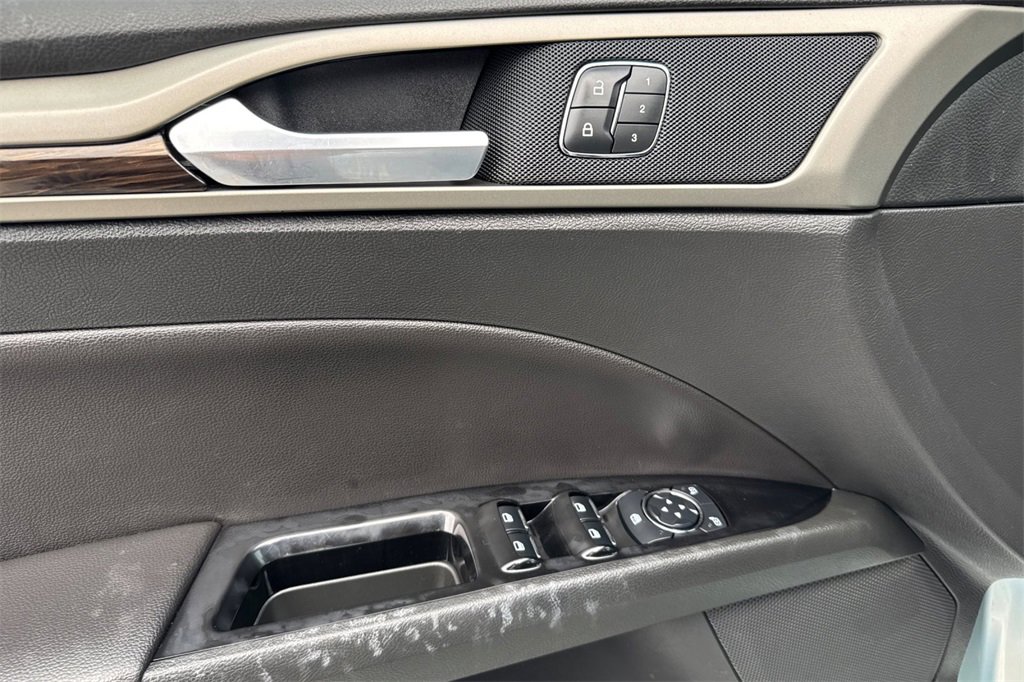 Used 2013 Ford Fusion Energi SE image 11