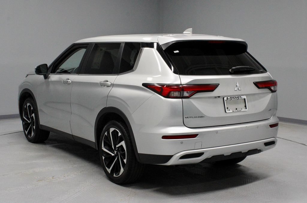 Used 2024 Mitsubishi Outlander SE AWD/4WD image 8