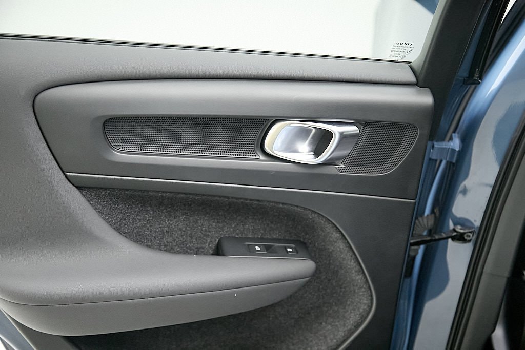 Certified 2023 Volvo C40 Recharge Core w/ Climate Package image 19