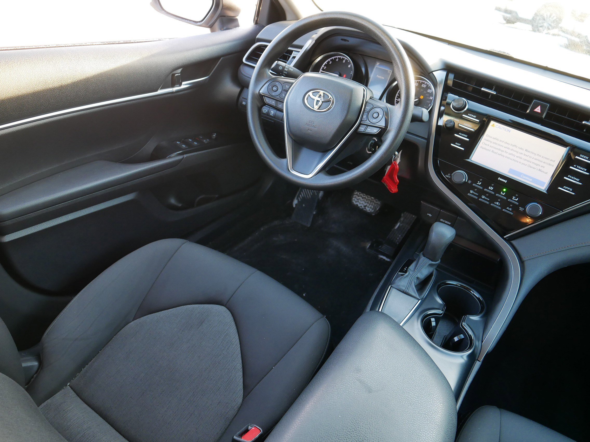 Used 2020 Toyota Camry LE image 9