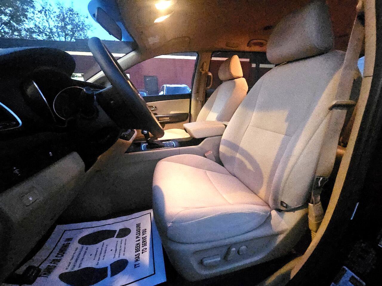 Used 2015 Kia Sedona LX w/ LX Convenience Package image 14