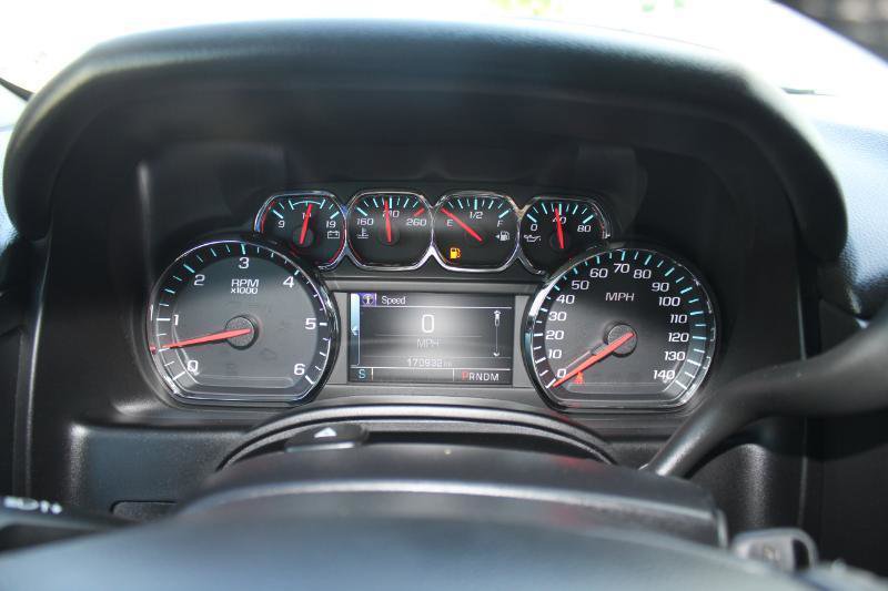 Used 2015 Chevrolet Suburban LT image 16