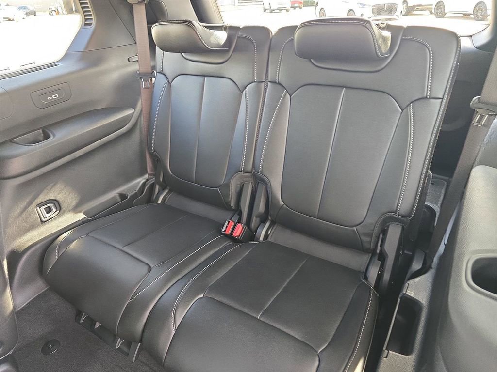 Used 2024 Jeep Grand Cherokee L Limited w/ Black Appearance Package image 15