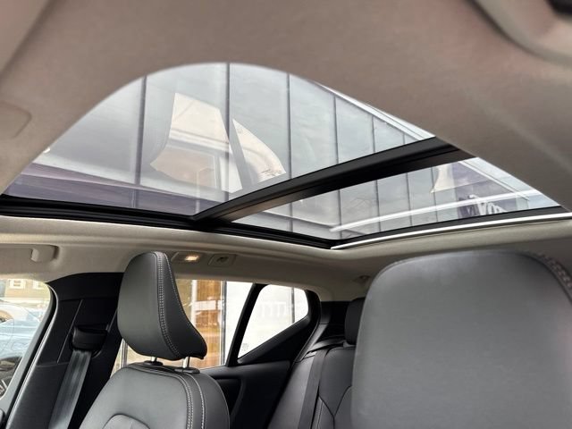 Certified 2025 Volvo XC40 B5 Core AWD/4WD image 26